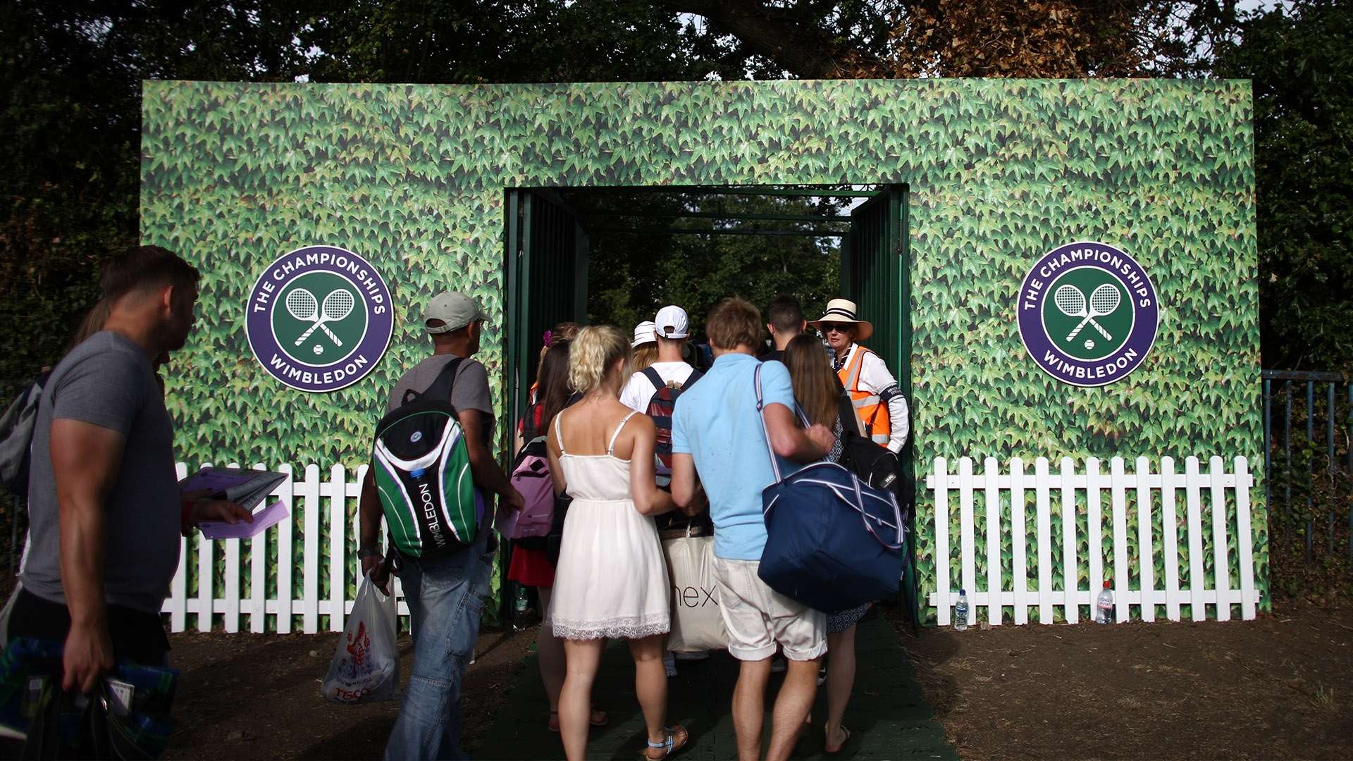 并且在包括 并且在包括